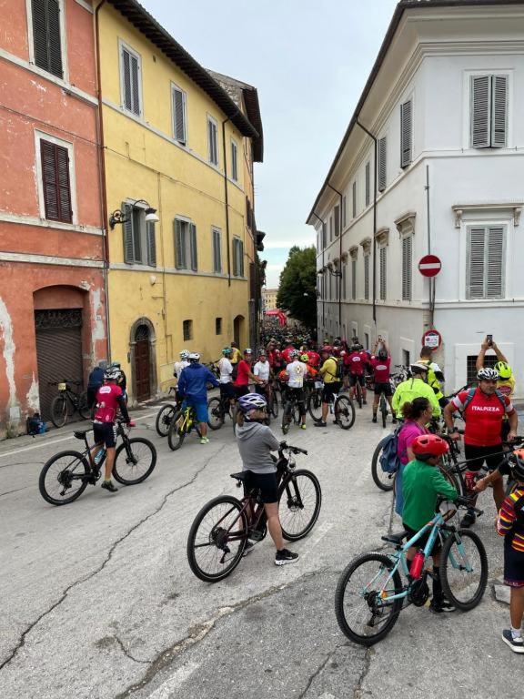 Bhr - Appartamento Dell'Anfiteatro Spoleto Zewnętrze zdjęcie