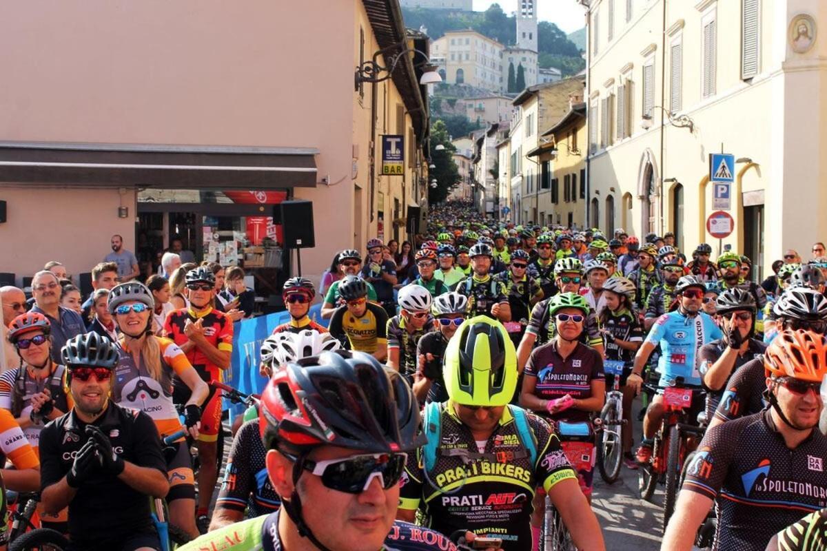 Bhr - Appartamento Dell'Anfiteatro Spoleto Zewnętrze zdjęcie